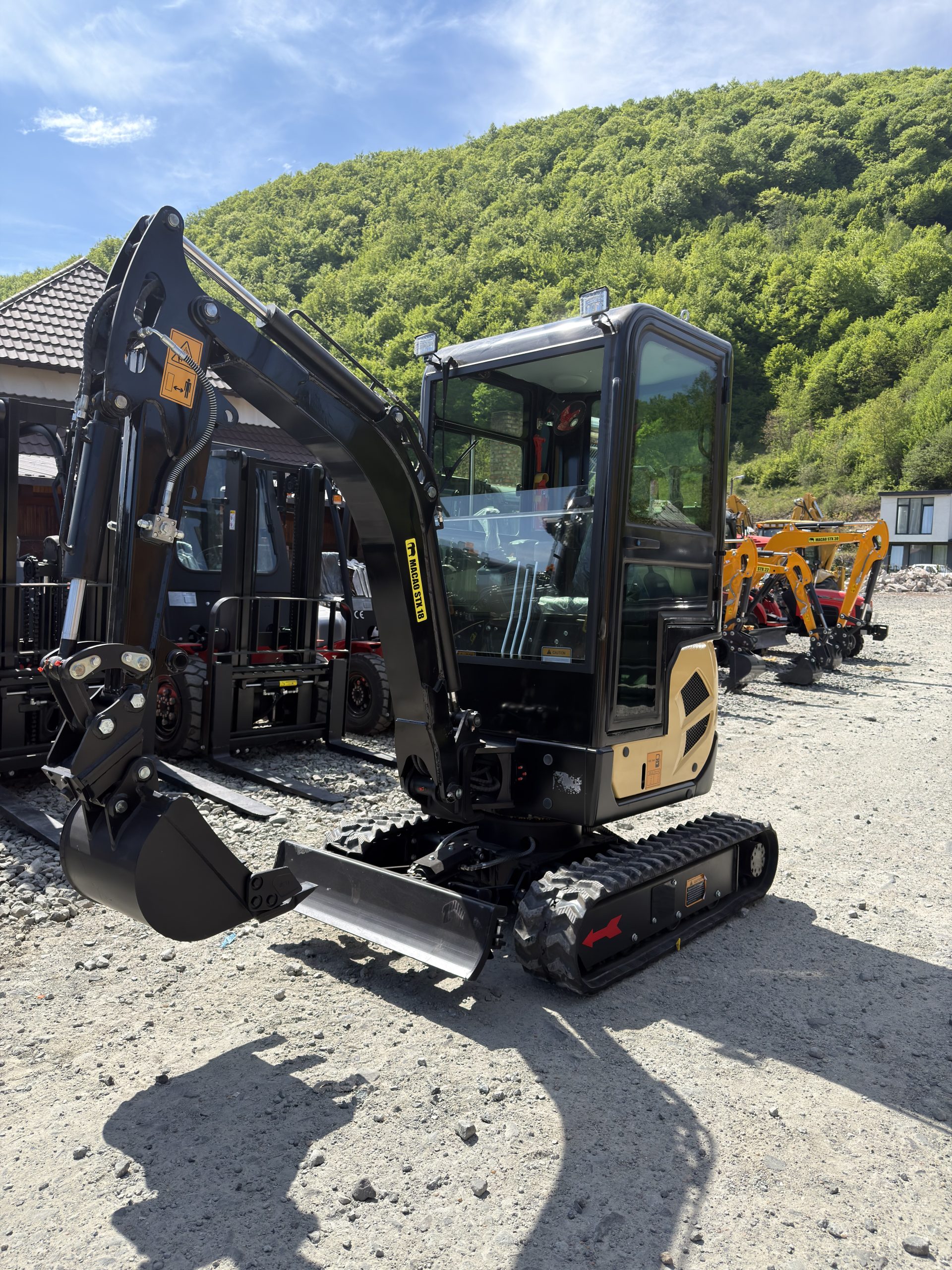 image00013 MINIEXCAVATOR MACAO STX18 - imagine 1